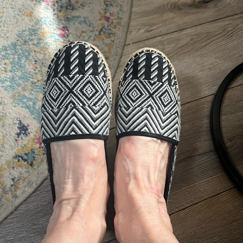 Gianni Bini Black and White Patterned Espadrilles
